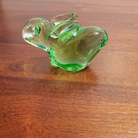 Vintage 1970s Silvestri Art Glass Green Bunny Rabbit Figurine Paperweight - Picture 2 of 9